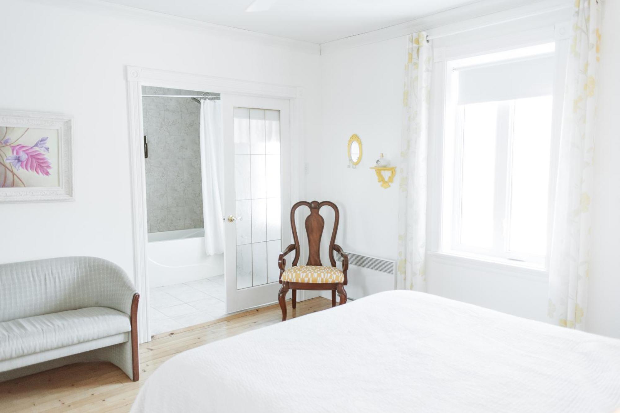 Auberge Incroyable Saint Adrien Buitenkant foto